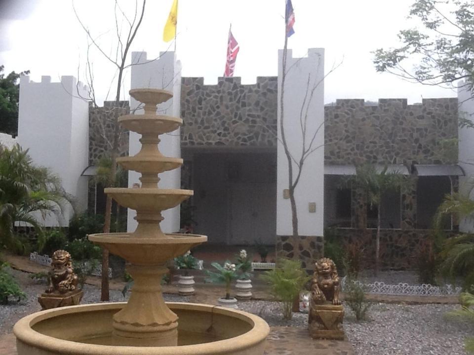 Thai Castle Resort Ban Thap Sila Екстериор снимка